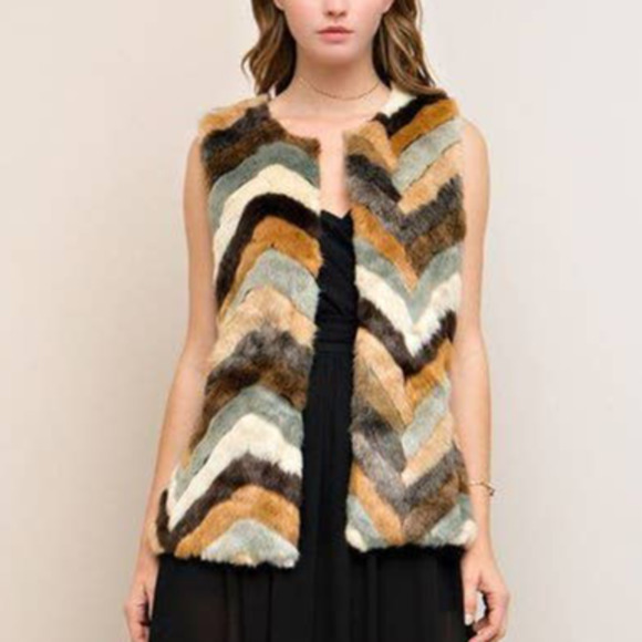 Entro Jackets & Blazers - Entro Womens Chevron Faux Fur Vest Hook & Loop Sleeveless Size S Multicolor